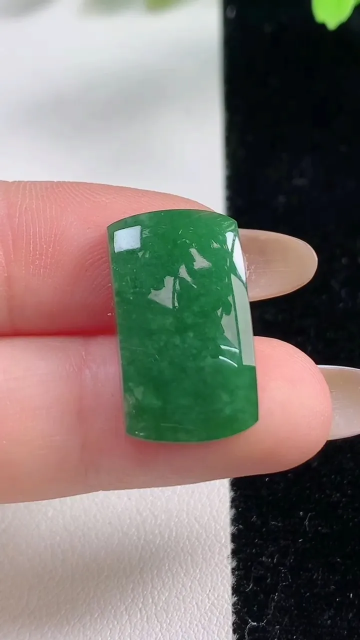 天然A货翡翠马鞍戒面，尺寸21.7-12-4.2，重:3.08g2025年10月30日
工厂直销收藏