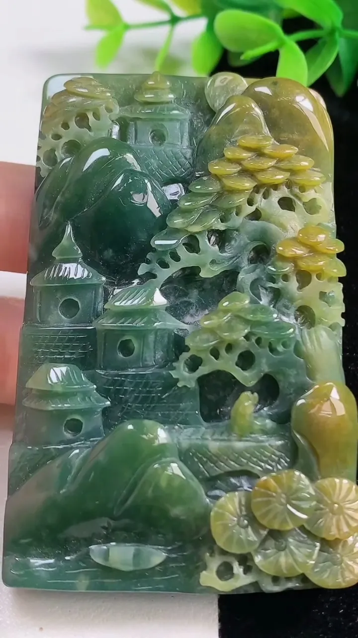 天然A货翡翠蓝水双彩山水牌吊坠，尺寸75-48-13.8，重:102.98g
10月30日