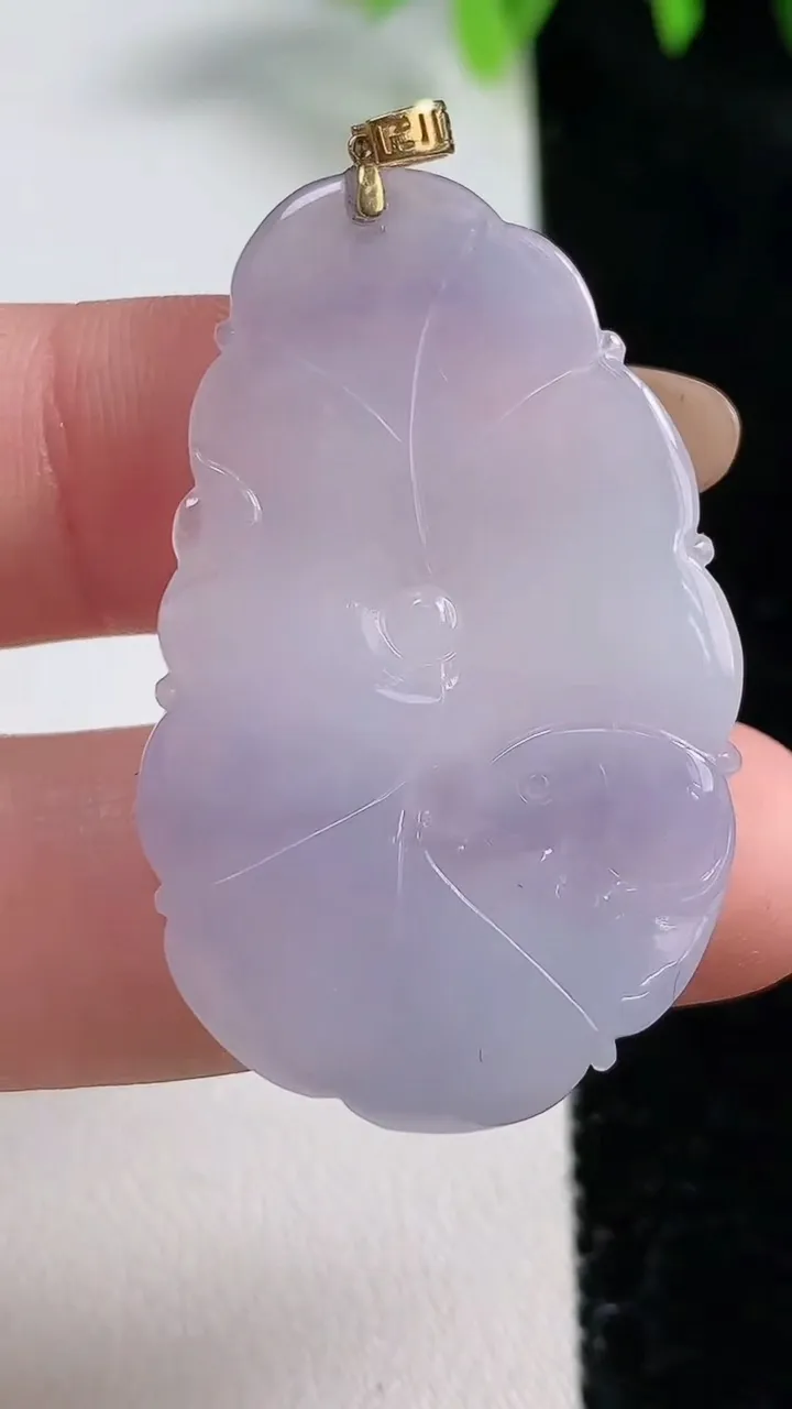 天然A货翡翠18K金紫罗兰和和美美 荷叶吊坠，尺寸41.4-26-4，重量:7.22g
10月30日
