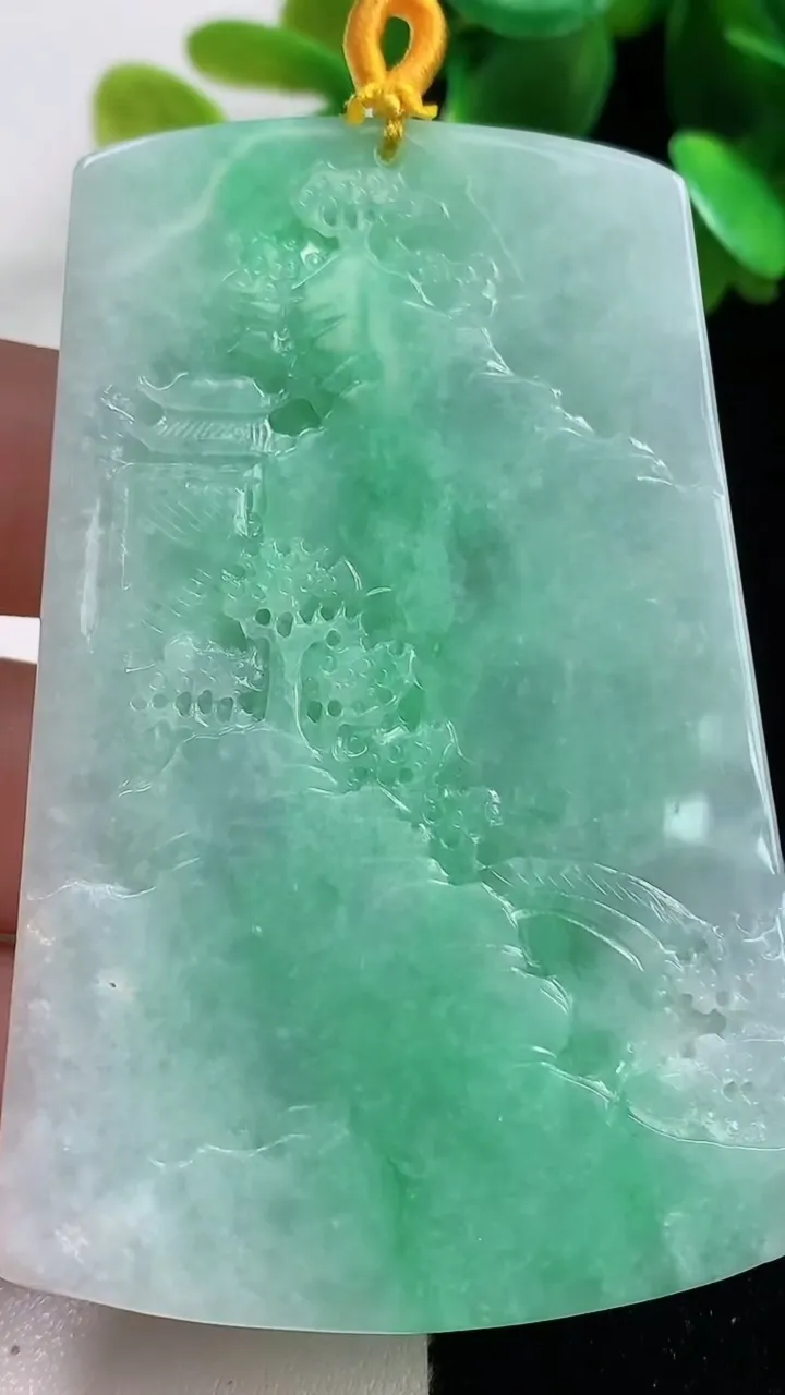 天然A货翡翠山水牌吊坠，尺寸68.6-46-6.4，重量:41.02g
10月30日