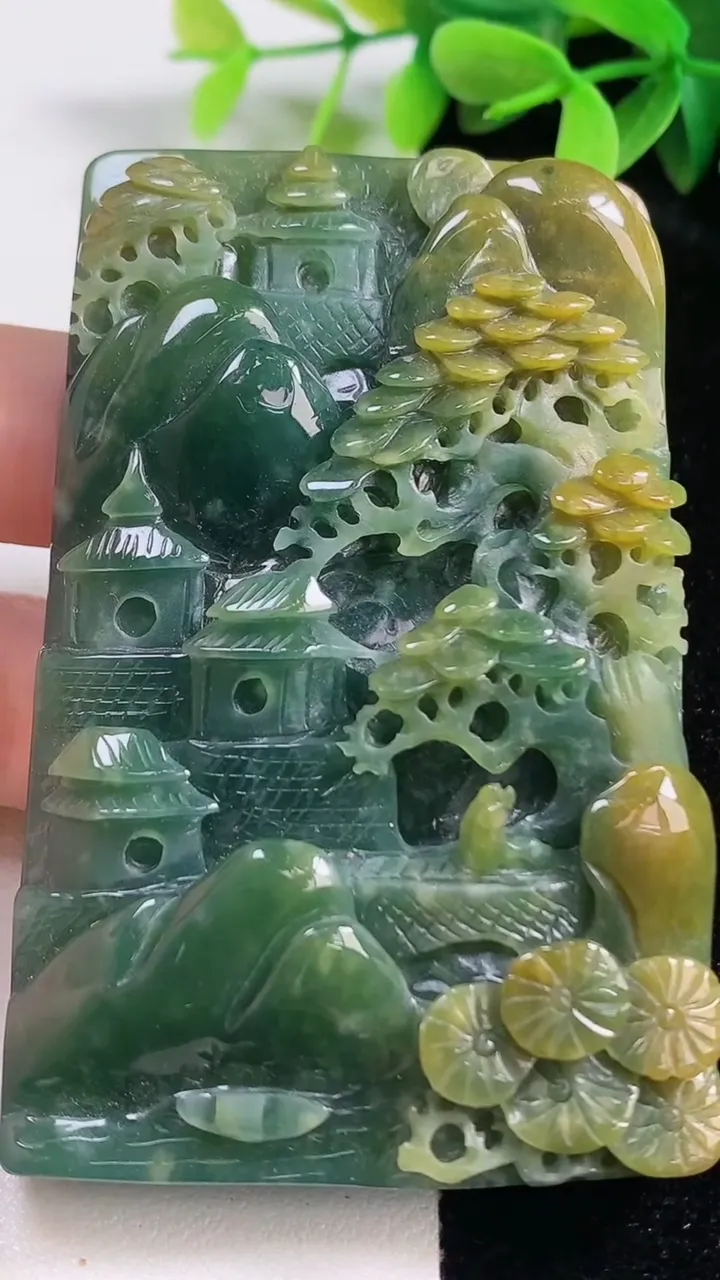 天然A货翡翠蓝水双彩山水牌吊坠，尺寸75-48-13.8，重:102.98g
10月30日