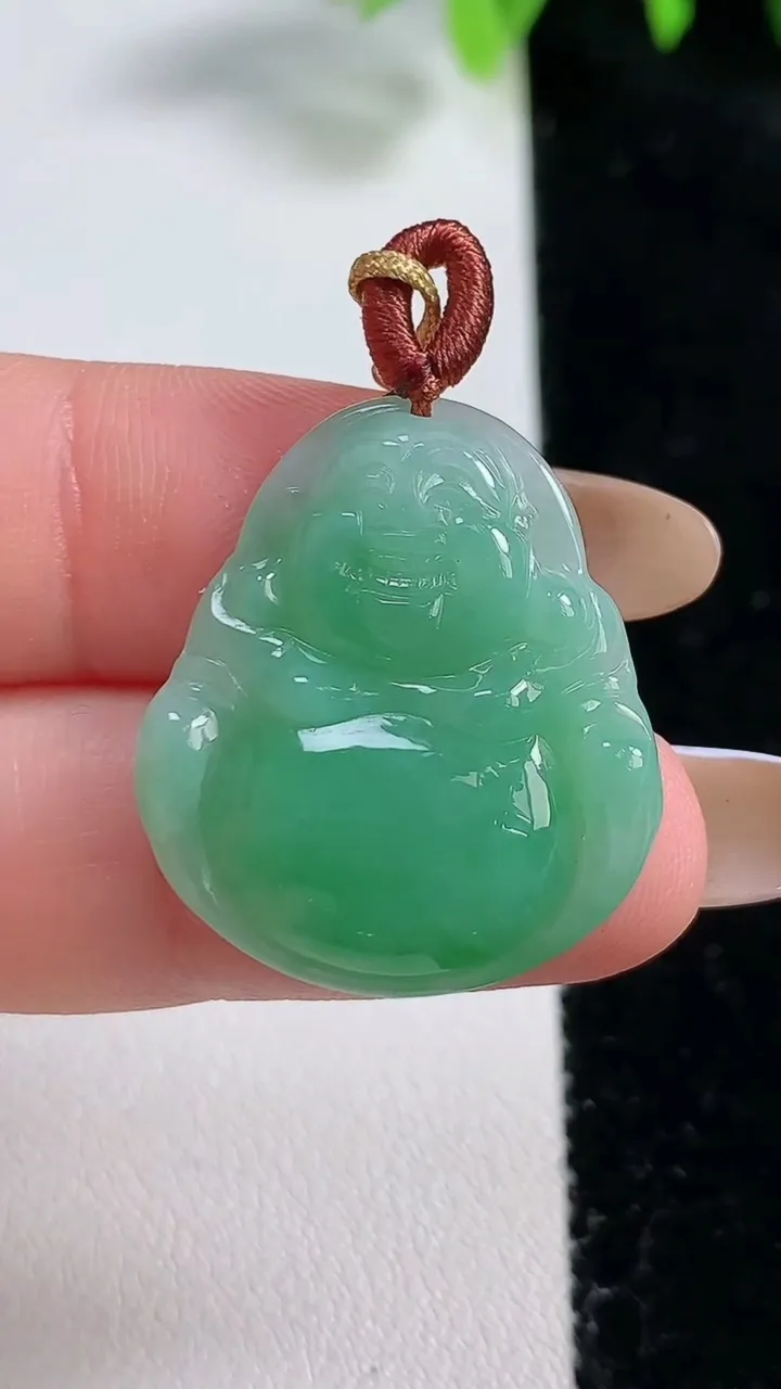 天然A货翡翠佛公吊坠，尺寸26.5-23-4.4，重量:4.82g
10月30日