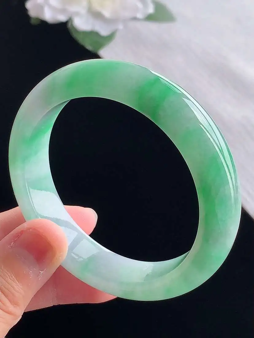 a货翡翠老坑冰种春带彩紫罗兰飘绿正装正圈手镯53-54圈口  尺寸53.6×13×8.4mm 重量6