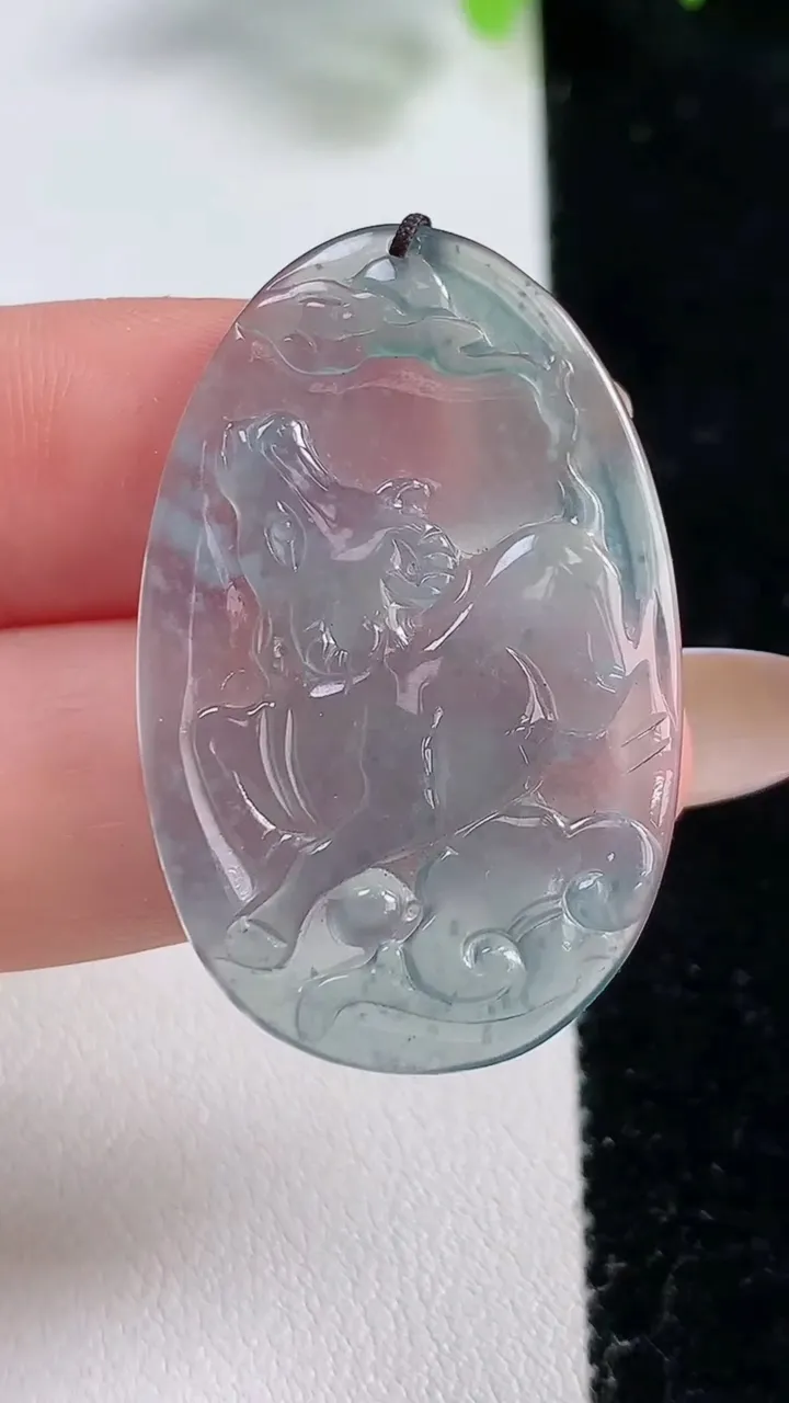 天然A货翡翠冰种蓝水生肖牛吊坠，尺寸37.6-24-2.9，重量:4.67g
10月30日