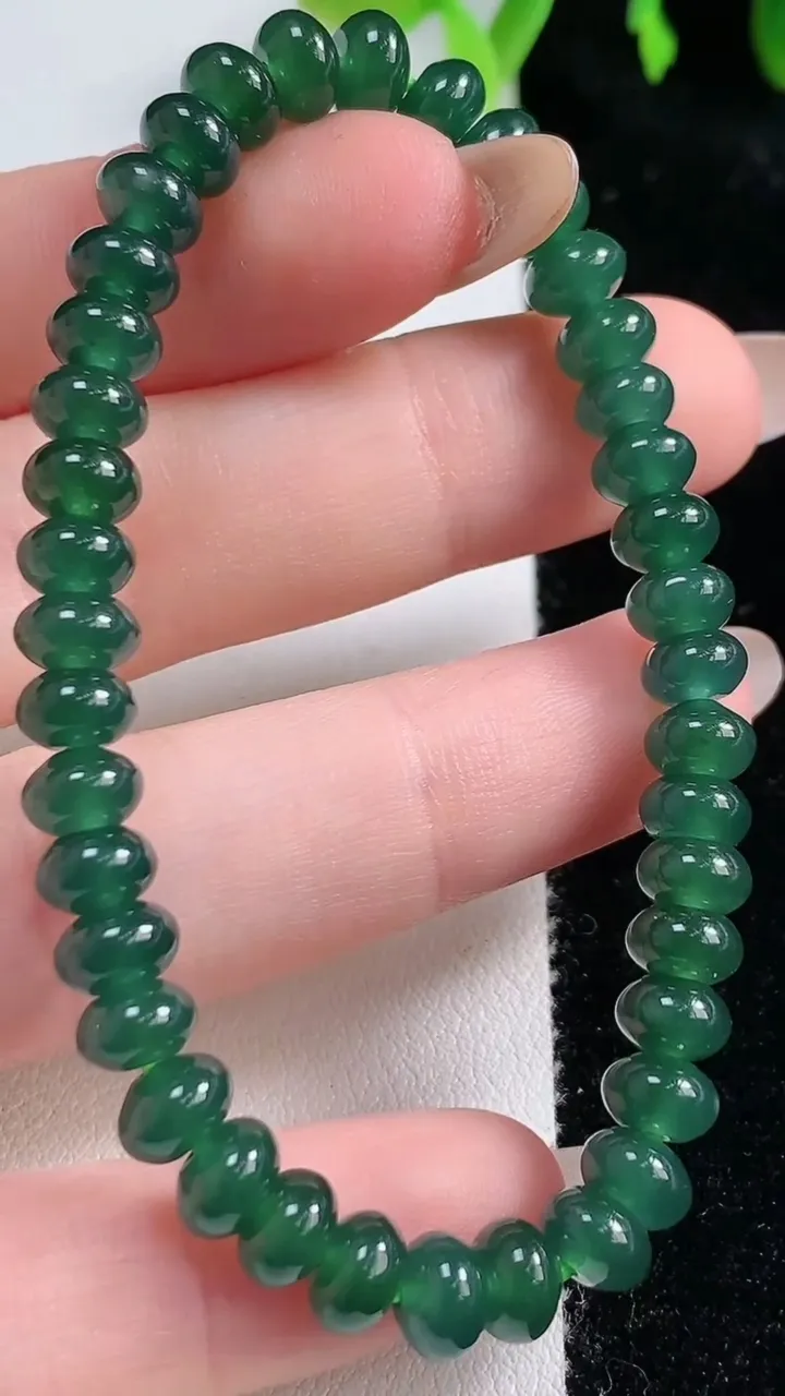 天然A货翡翠种蓝水算盘珠手串，尺寸6.3-4.8-40颗，重量:14.24g10月30日
工厂直销收