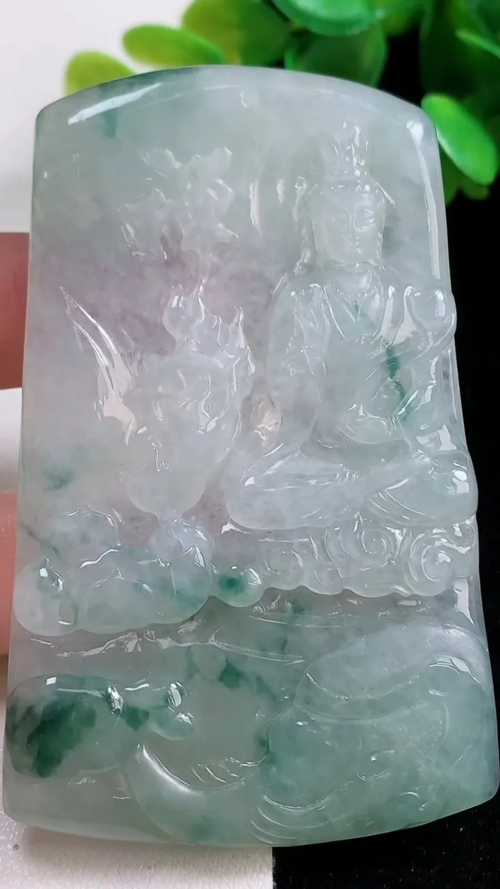 天然A货翡翠冰种飘花普贤菩萨吊坠，尺寸74.7-45.2-4.4，重量:38.19g
10月30日