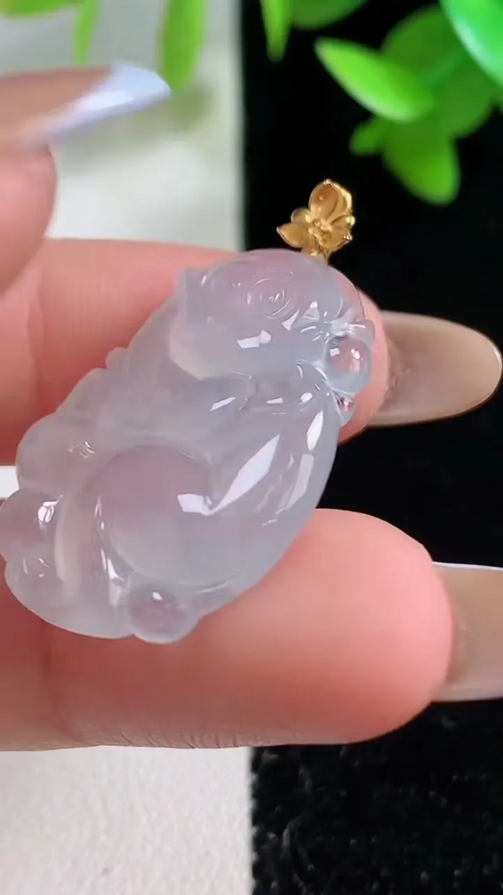 天然A货翡翠种白冰生肖猴吊坠，尺寸28-19.7-5，重量:4.98g
10月30日