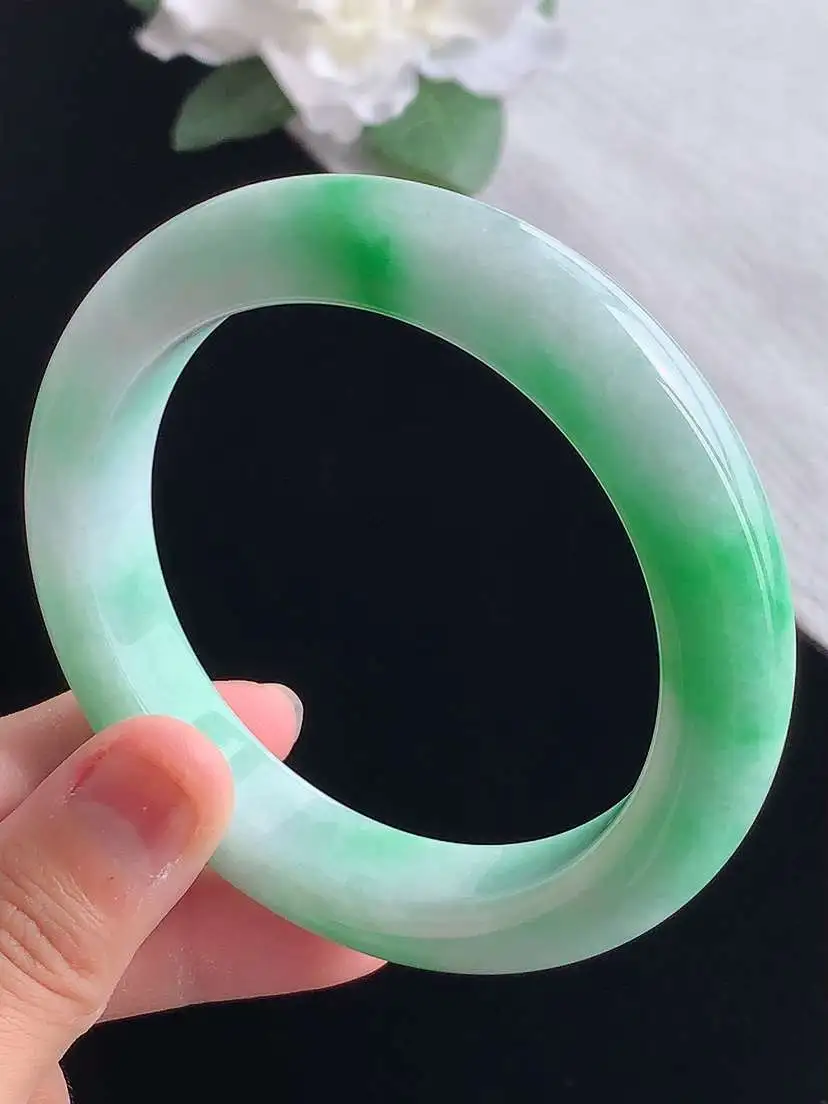 a货翡翠老坑冰种飘绿厚装正装正圈手镯59-60大圈口 尺寸59.5×12.3×9.9mm 重量75.