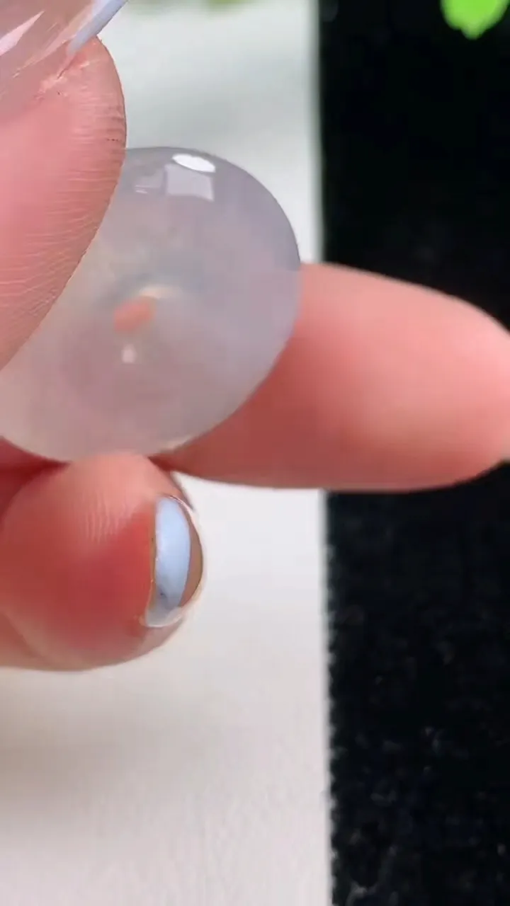 天然A货翡翠平安扣吊坠，尺寸22.5-6，重:5.85g
10月30日