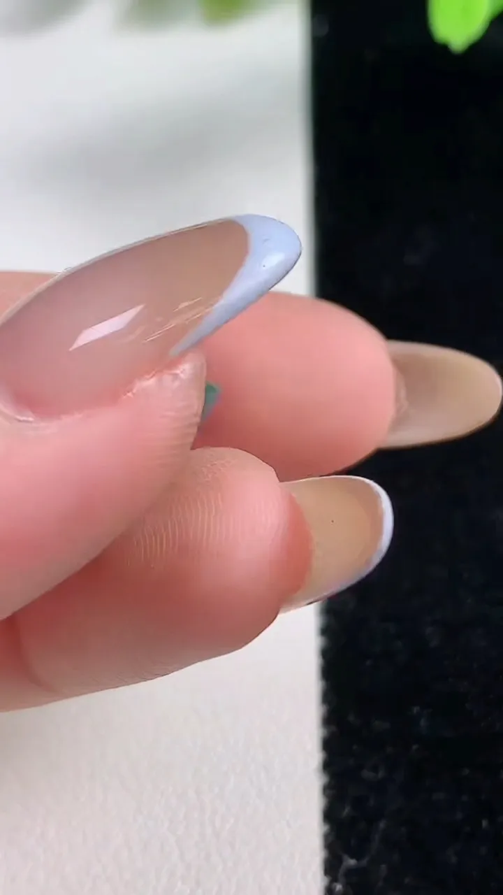 天然A货翡翠飘花蛋面镶嵌件，尺寸13.2-7，重:1.84g
10月30日