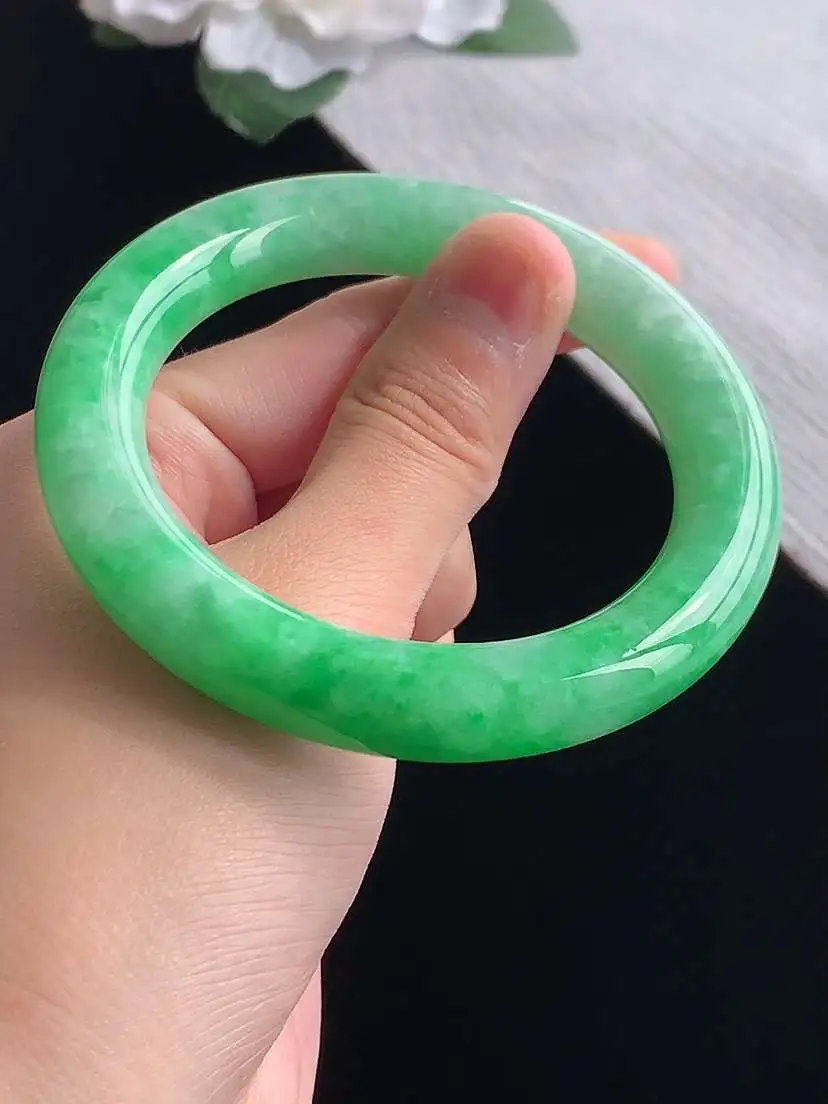 a货翡翠老坑冰种飘绿圆条手镯55-56圈口  尺寸55.5×11mm 重量67.58g 1028