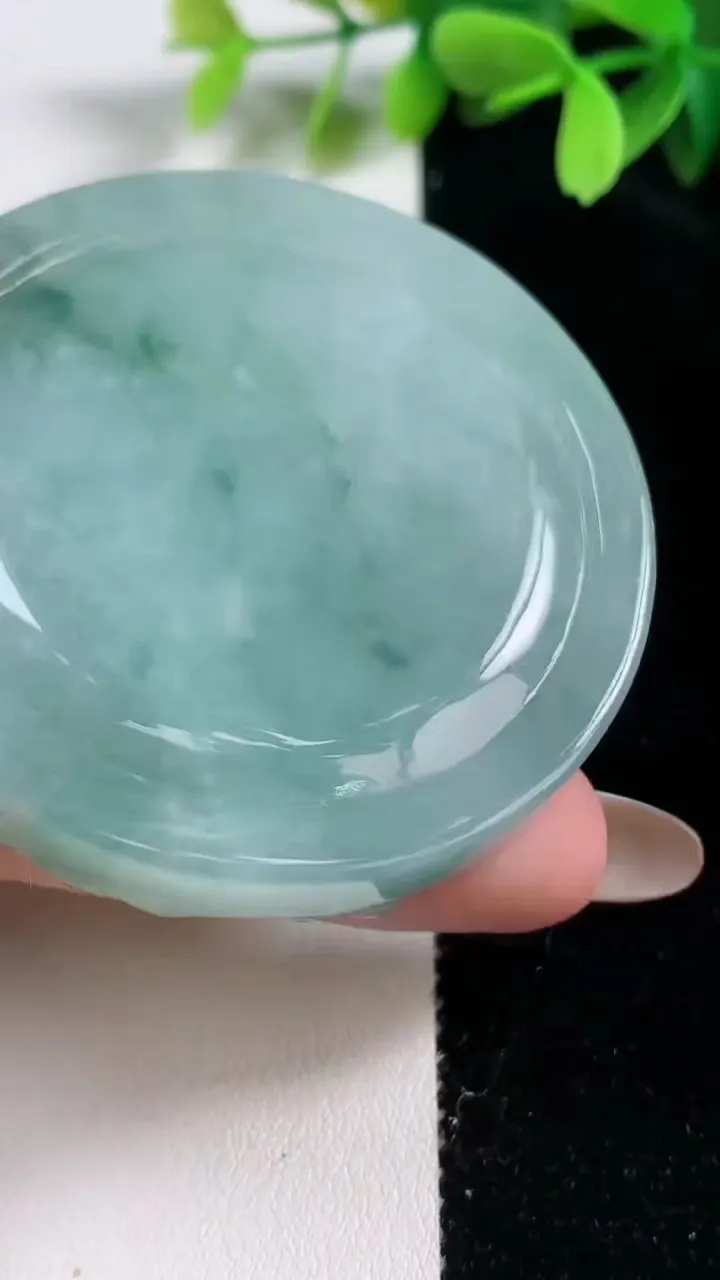 天然A货翡翠冰种飘花文殊菩萨吊坠，尺寸53.8-13，重:79.98g
10月30日