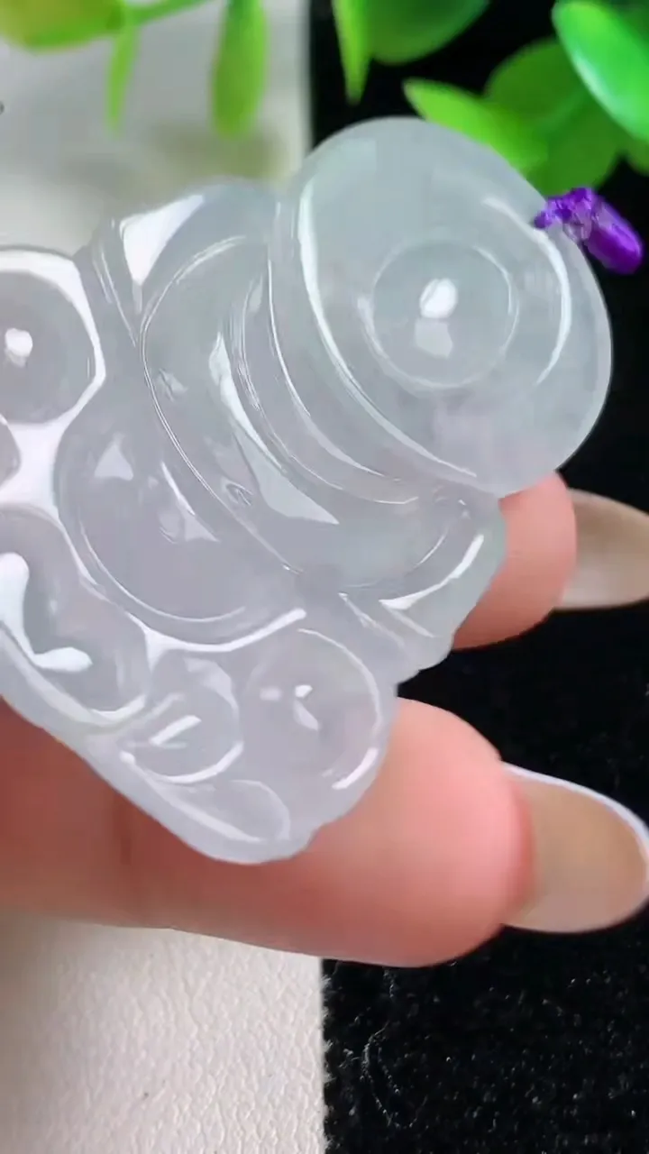 天然A货翡翠观音菩萨吊坠，尺寸48.6-32.8-5.9，重量:15.91g
10月30日