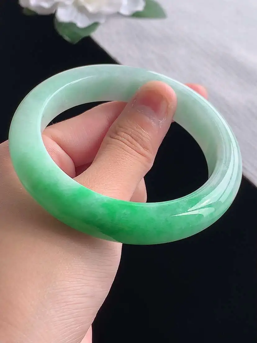 a货翡翠老坑冰种飘绿厚装正装正圈手镯58-59圈口 尺寸58×12.6×9.8mm 重量74.00g 1028