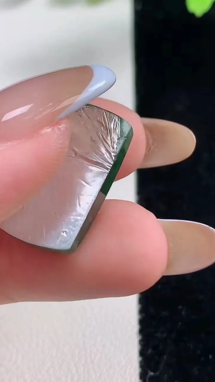 天然A货翡翠马鞍戒面，尺寸21.7-12-4.2，重:3.08g2025年10月30日
工厂直销收藏佳品,种好水足，色泽均匀，有种有色，上手高大气！