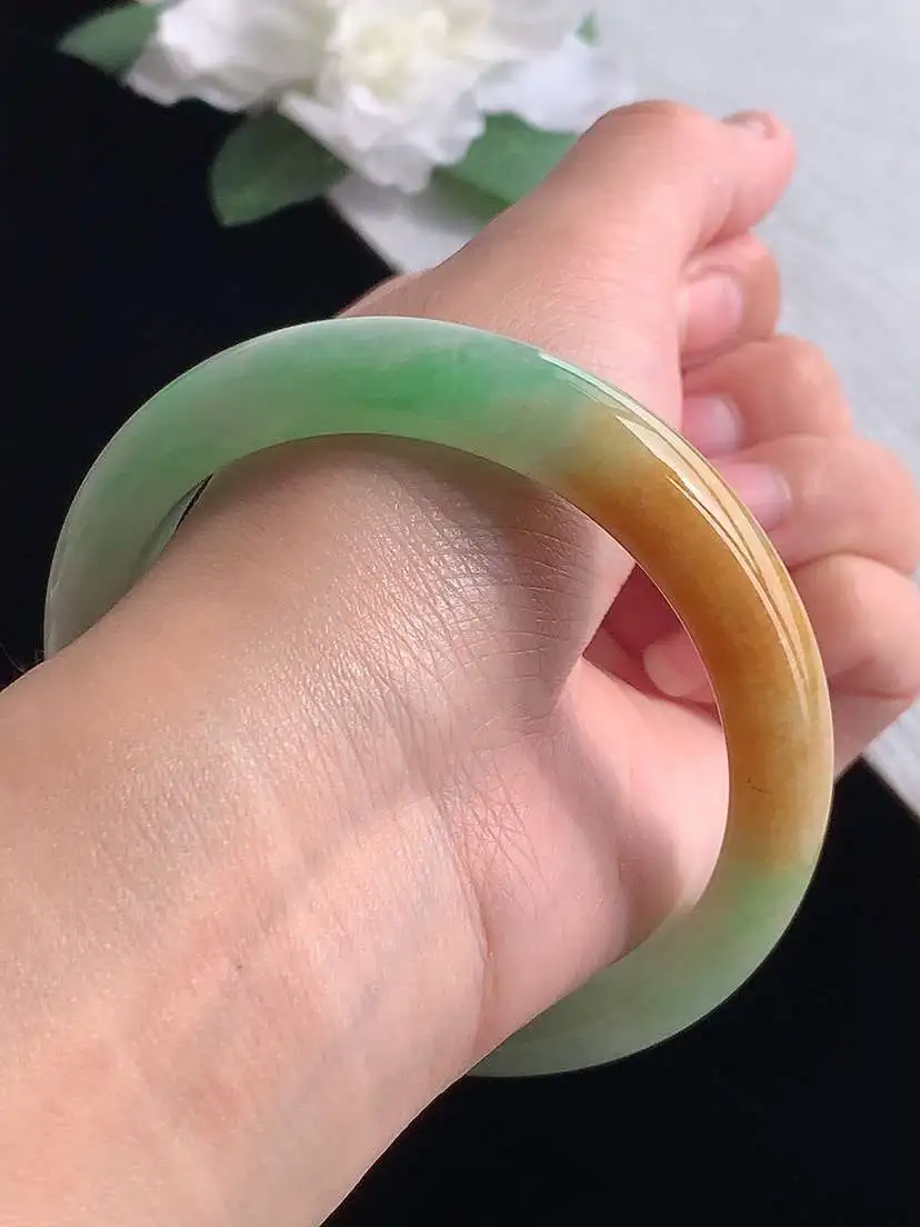 a货翡翠老坑冰种黄加绿双彩正装正圈手镯59-60大圈口  尺寸59.8×12×8mm 重量61.92g 1029