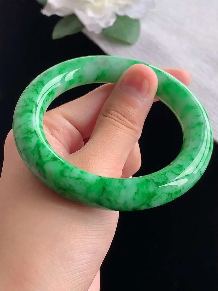 a货翡翠老坑冰种满绿胖圆条手镯55-56圈口  尺寸55.8×11.6mm 重量74.00g 1029