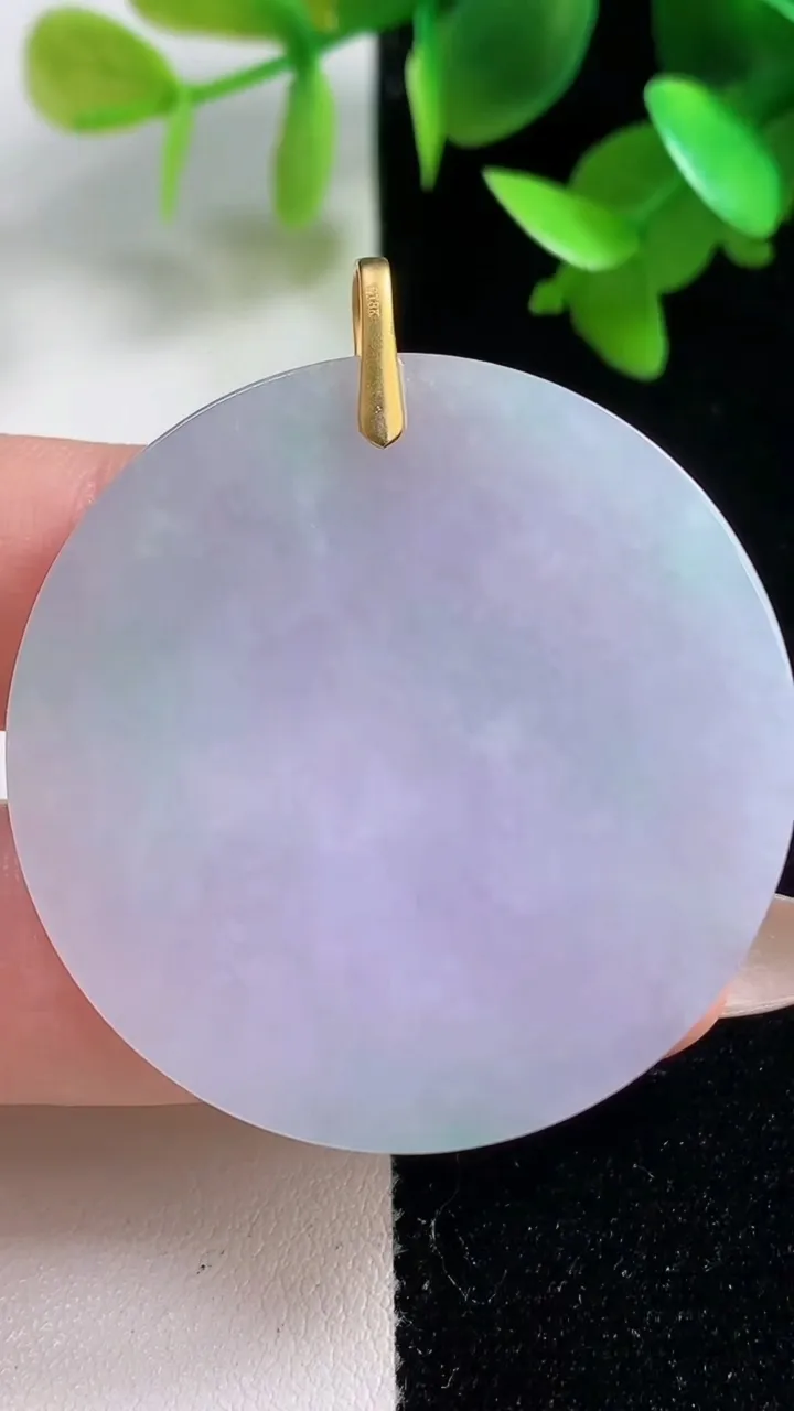 天然A货翡翠种春带彩 紫罗兰无事牌吊坠，尺寸40.4-3，重量:15.03g
10月30日