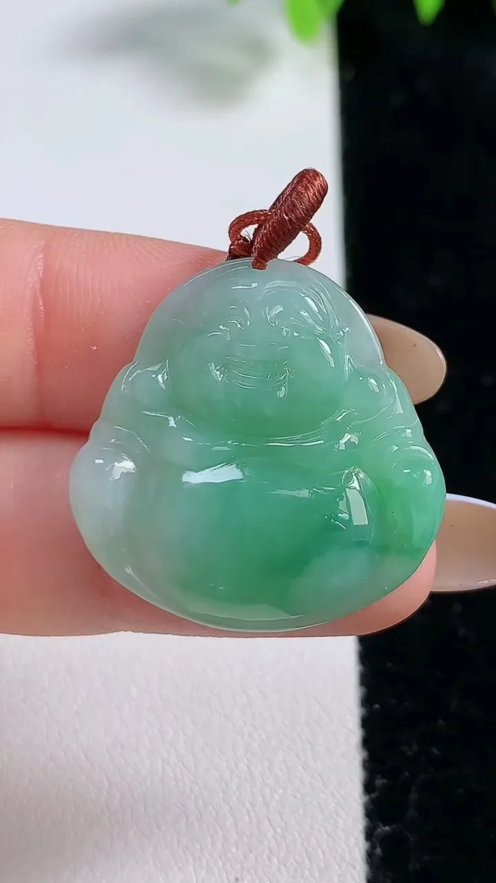 天然A货翡翠佛公吊坠，尺寸26.4-26.6-4.5，重量:5.66g
10月30日