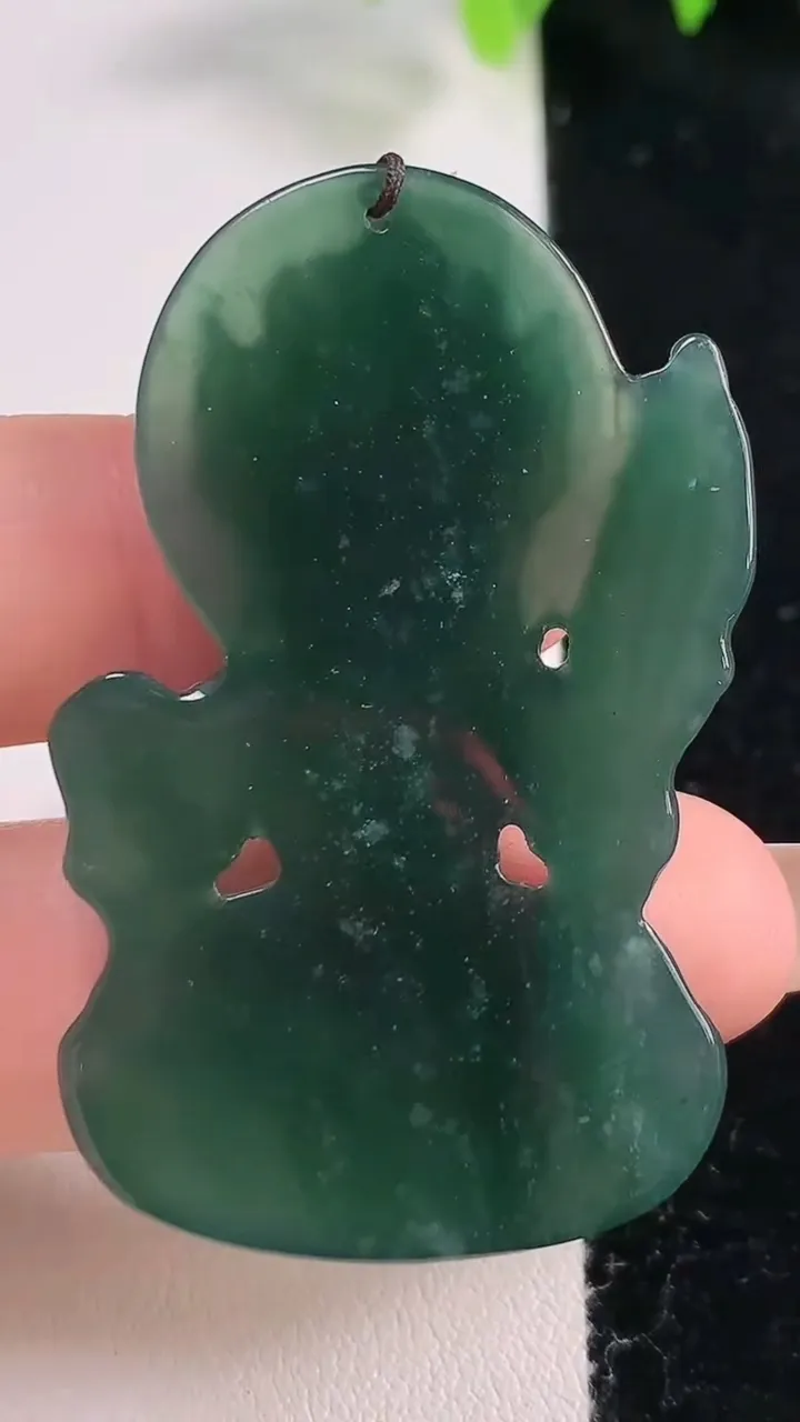 天然A货翡翠蓝水不动明王吊坠，尺寸50-29-5.2，重量:14.29g
10月30日