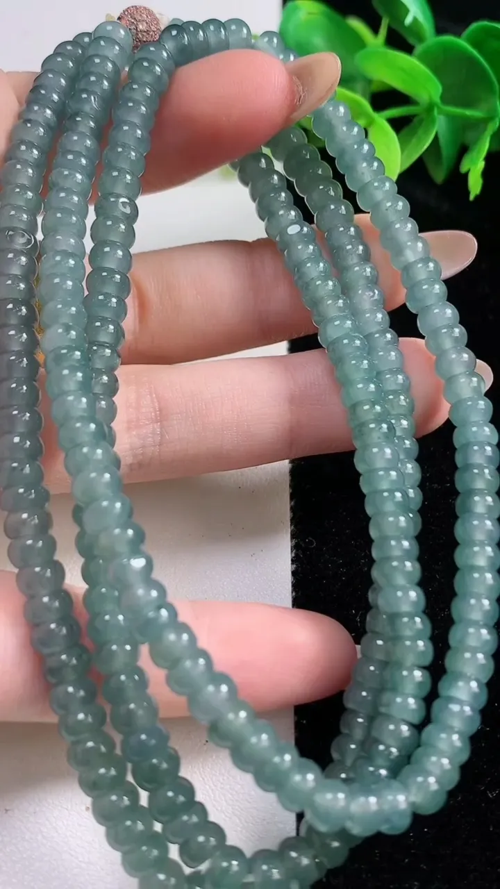 天然A货翡翠算盘珠项链，尺寸5.2-228颗，重:42.75g10月30日
工厂直销收藏佳品,种好水