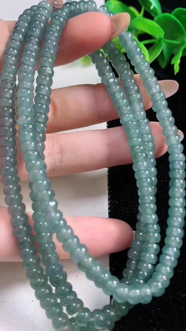 天然A货翡翠算盘珠项链，尺寸5.2-228颗，重:42.75g10月30日
工厂直销收藏佳品,种好水足，色泽均匀，有种有色，上手高大气！