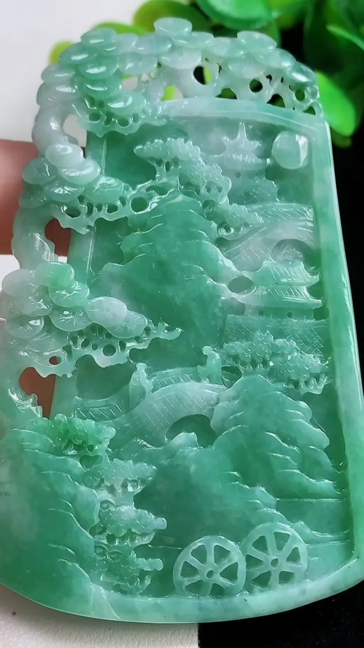 天然A货翡翠山水牌吊坠，尺寸78.4-56-6.5，重量:53.82g
10月30日