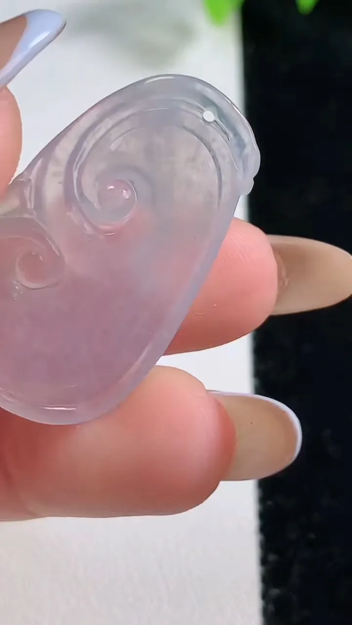 天然A货翡翠冰种紫罗兰如意吊坠，尺寸33.5-19-3，重量:3.79g
10月30日