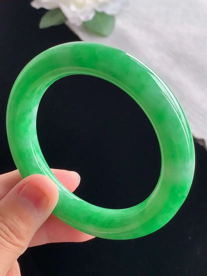 a货翡翠老坑冰种满绿圆条手镯54-55圈口  尺寸54.5×11.2mm 重量69.38g 1029