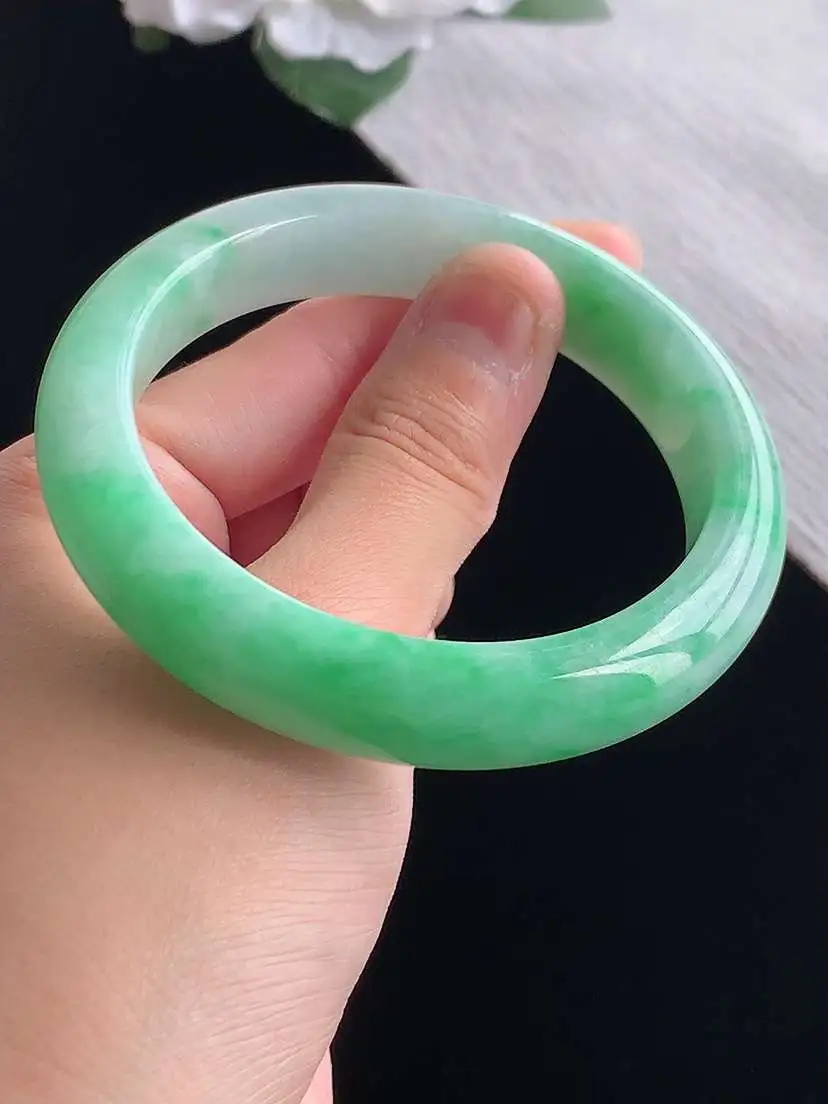 a货翡翠老坑冰种飘绿正装正圈手镯57-58圈口 尺寸57.6×12.4×9mm 重量64.38g 1028