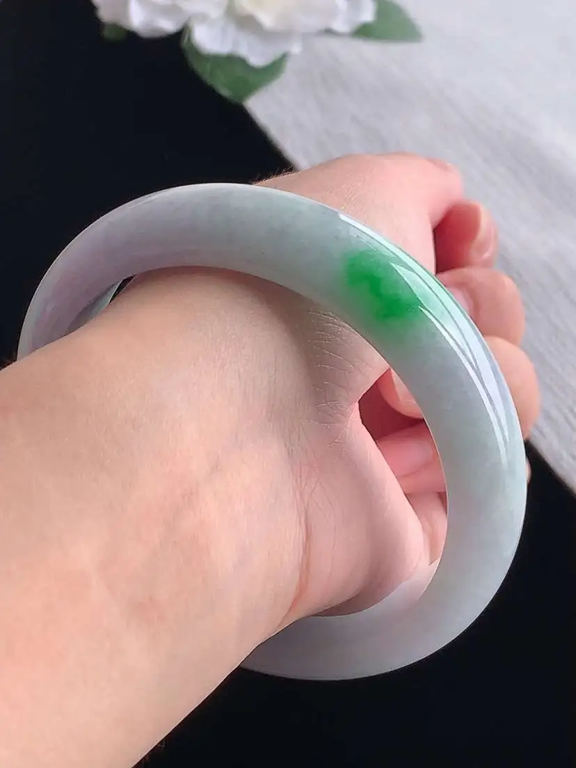 a货翡翠老坑冰种春带彩紫罗兰飘绿正装正圈手镯64-65大圈口  尺寸64.8×15.4×8.4mm 重量87.75g 1028