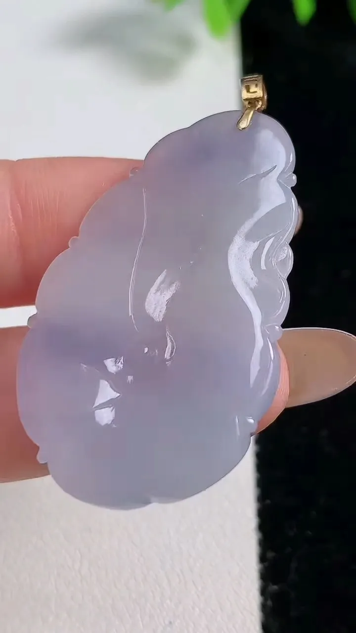 天然A货翡翠18K金紫罗兰和和美美 荷叶吊坠，尺寸41.4-26-4，重量:7.22g
10月30日