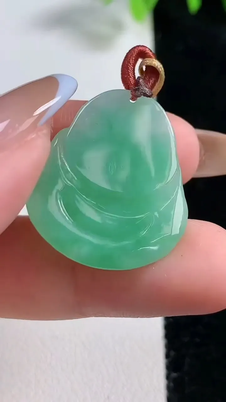 天然A货翡翠佛公吊坠，尺寸26.5-23-4.4，重量:4.82g
10月30日