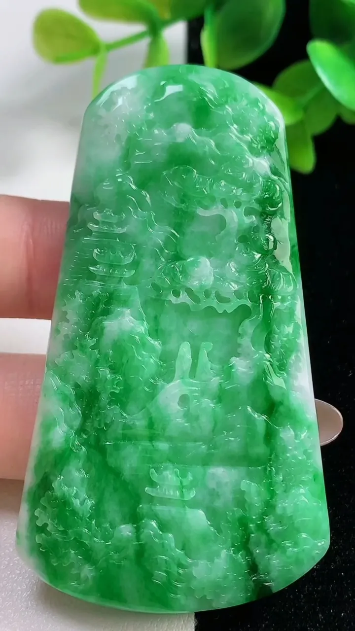 天然A货翡翠山水牌吊坠，尺寸67-27.2-5，重量:25.34g
10月30日