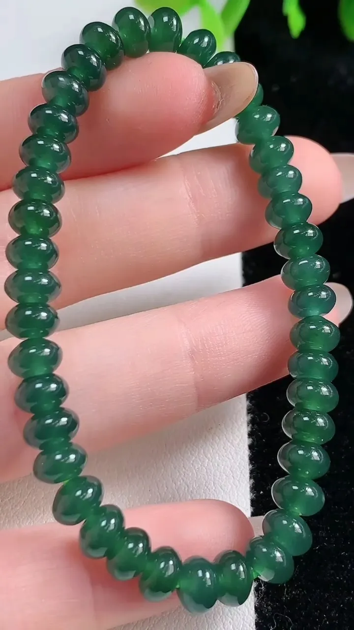 天然A货翡翠种蓝水算盘珠手串，尺寸6.3-4.8-40颗，重量:14.24g10月30日
工厂直销收