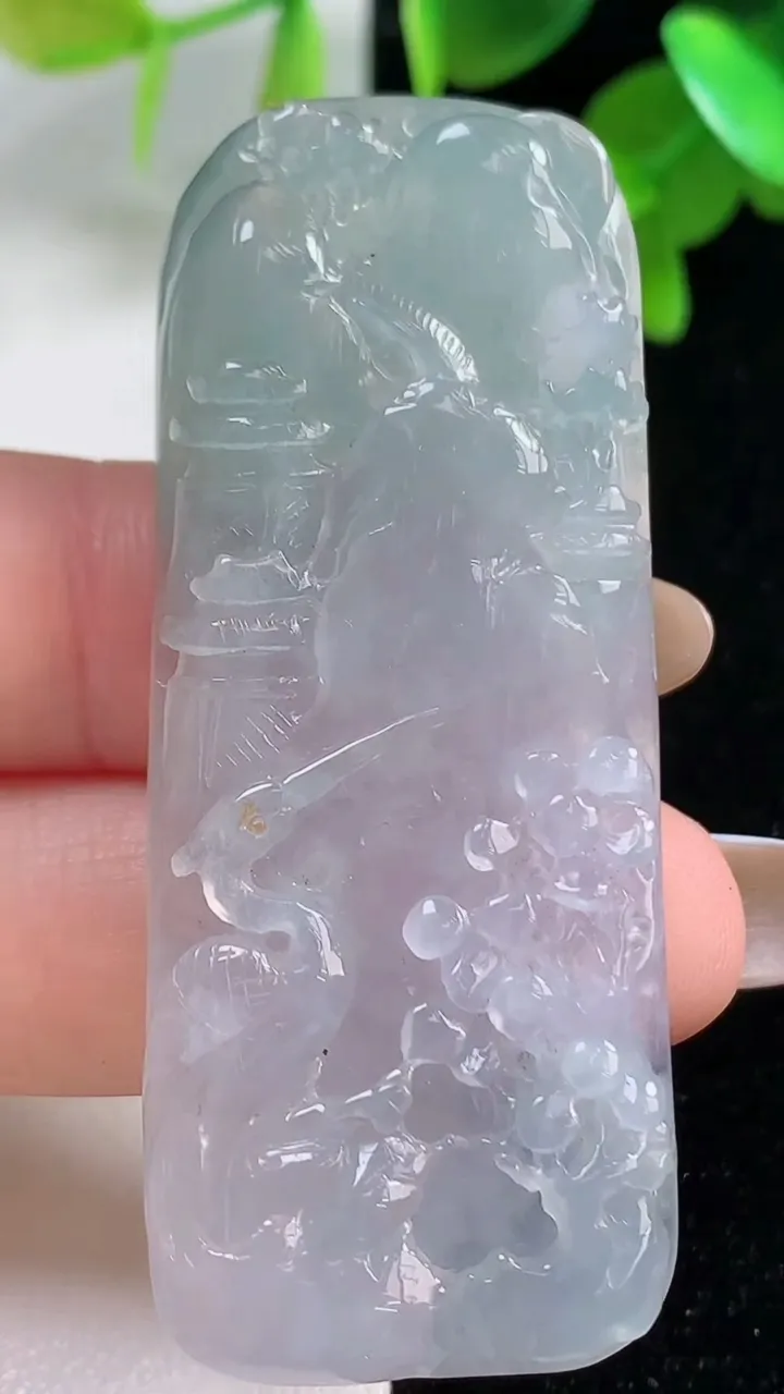 天然A货翡翠冰种春带彩 紫罗兰山水牌吊坠，尺寸58.2-23.7-6.3，重量:22.05g
10月