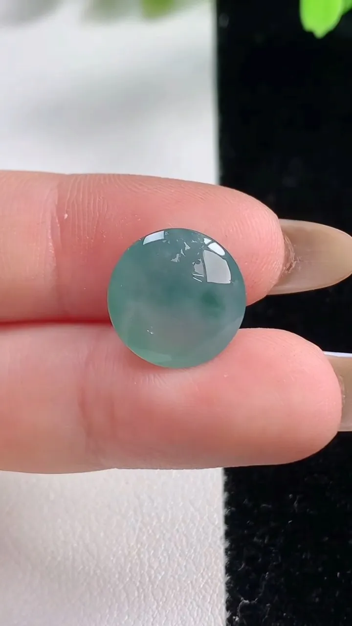 天然A货翡翠飘花蛋面镶嵌件，尺寸13.2-7，重:1.84g
10月30日