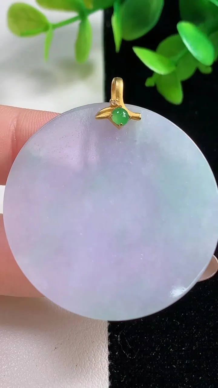 天然A货翡翠种春带彩 紫罗兰无事牌吊坠，尺寸40.4-3，重量:15.03g
10月30日