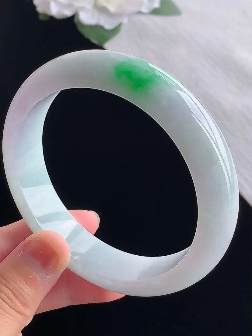 a货翡翠老坑冰种春带彩紫罗兰飘绿正装正圈手镯64-65大圈口  尺寸64.8×15.4×8.4mm 