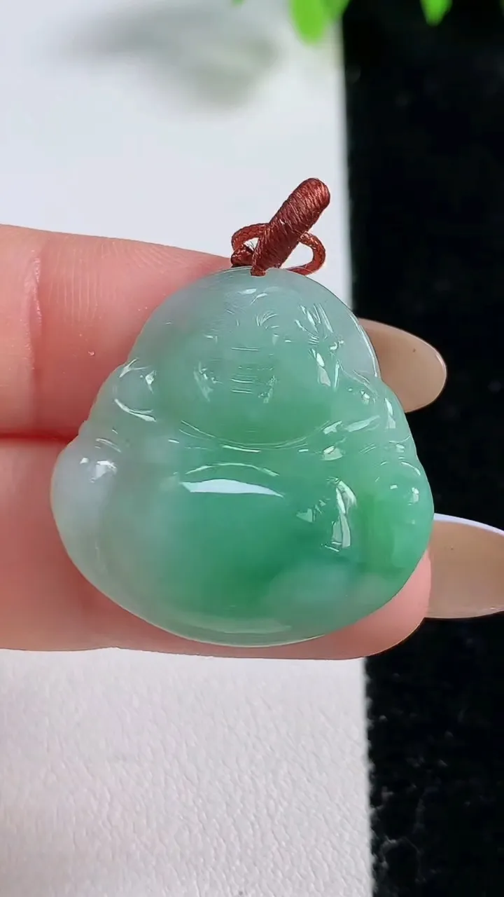 天然A货翡翠佛公吊坠，尺寸26.4-26.6-4.5，重量:5.66g
10月30日