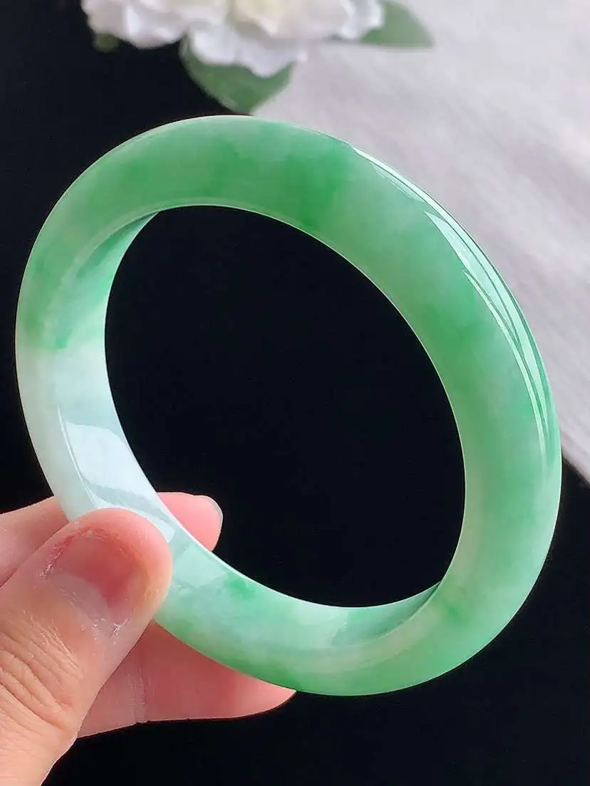 a货翡翠老坑冰种飘绿正装正圈手镯57-58圈口 尺寸57.6×12.4×9mm 重量64.38g 1