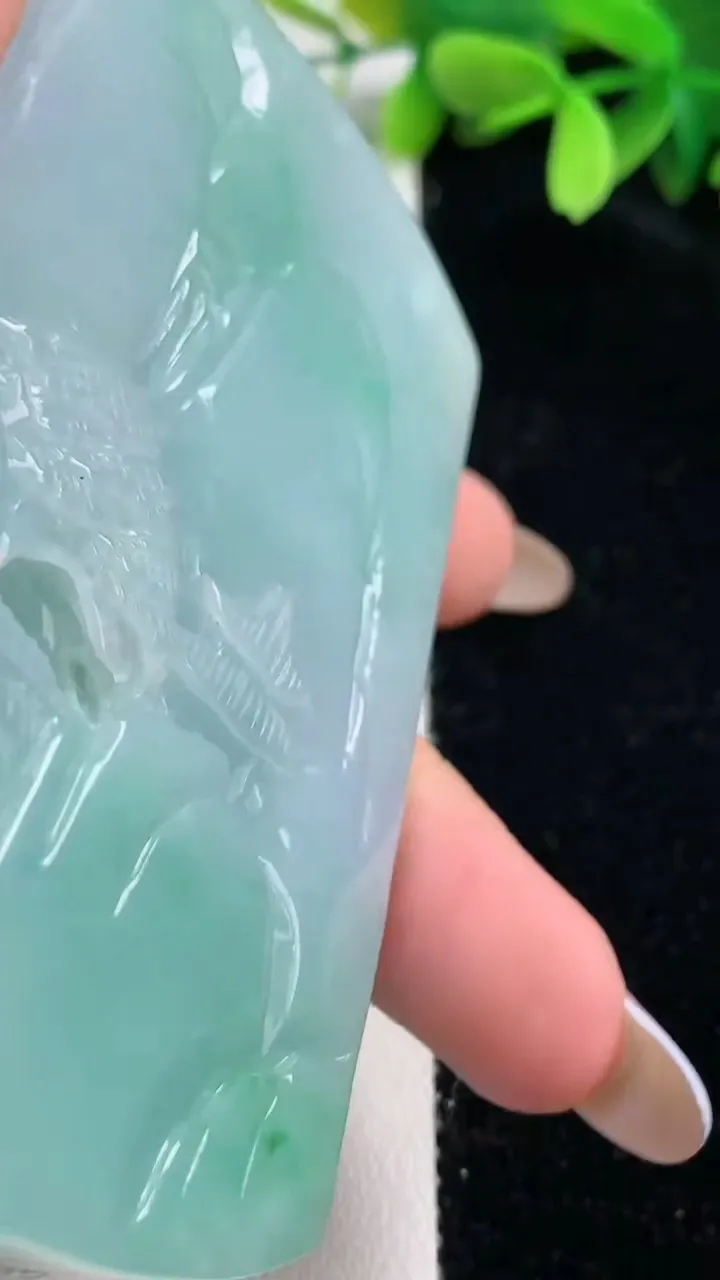 天然A货翡翠山水牌吊坠，尺寸76-52.8-13.8，重:127.76g
10月30日