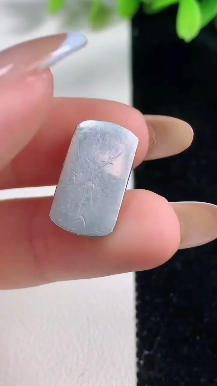 天然A货翡翠马鞍戒面，尺寸18.8-10.6-3.7，重:1.86g2025年10月30日
工厂直销收藏佳品,种好水足，色泽均匀，有种有色，上手高大气！