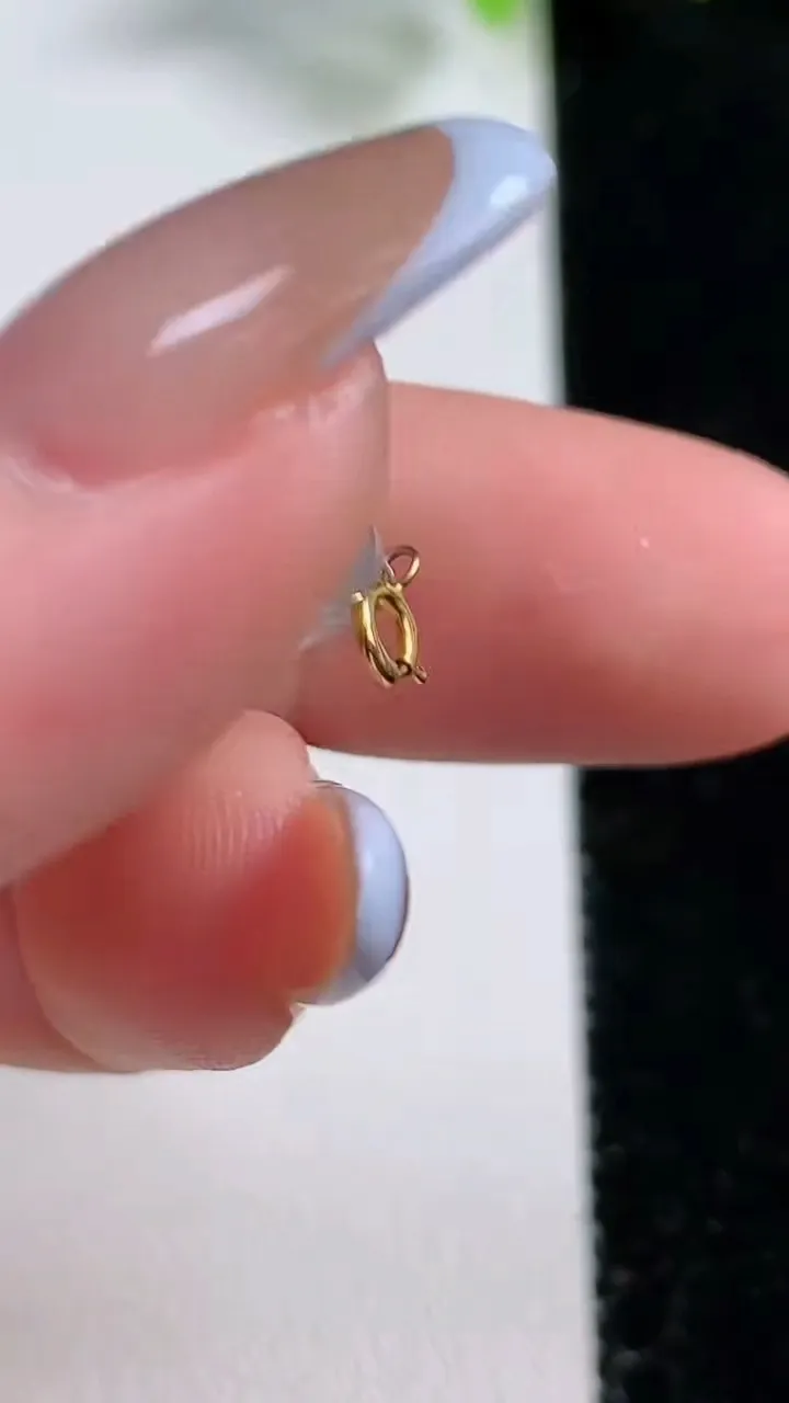 天然A货翡翠种白冰螃蟹 八方来财吊坠，尺寸12-15-3.7，重量:1.51g
10月30日