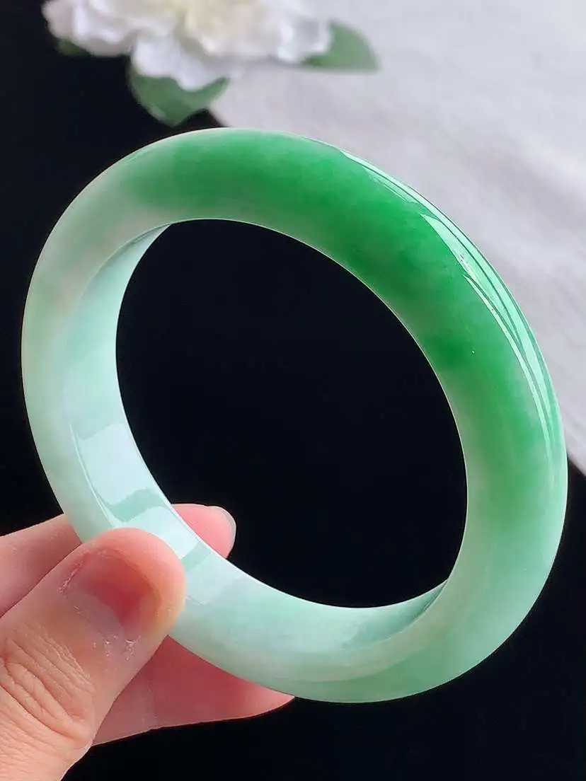 a货翡翠老坑冰种飘绿厚装正装正圈手镯58-59圈口 尺寸58×12.6×9.8mm 重量74.00g