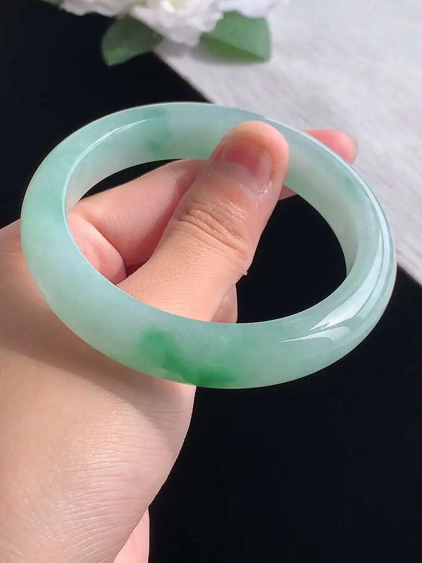 a货翡翠老坑冰种飘绿正装正圈手镯56-57圈口  尺寸56.5×12×8.5mm 重量60.00g 1029