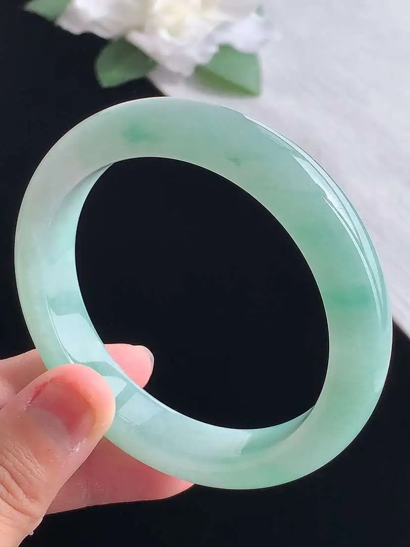 a货翡翠老坑冰种飘绿正装正圈手镯56-57圈口  尺寸56.5×12×8.5mm 重量60.00g 
