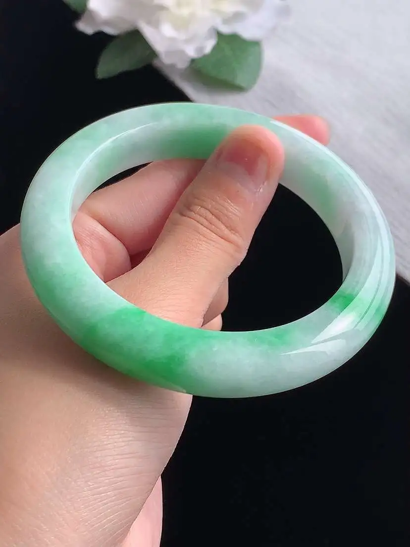 a货翡翠老坑冰种飘绿厚装正装正圈手镯59-60大圈口 尺寸59.5×12.3×9.9mm 重量75.43g 1029