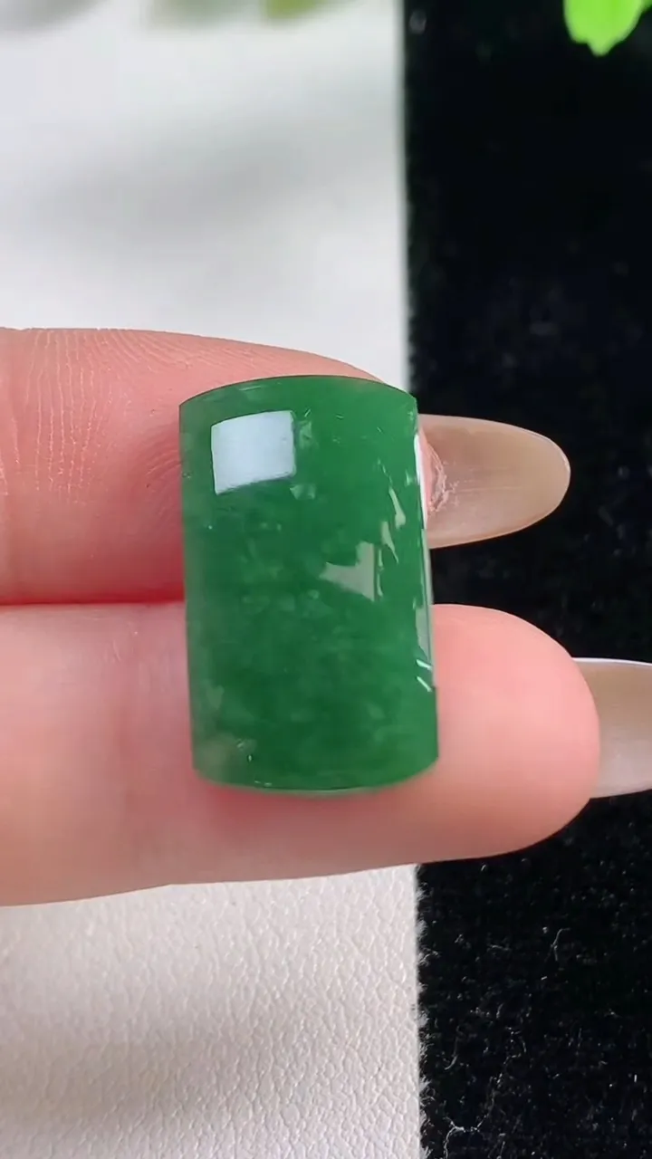 天然A货翡翠马鞍戒面，尺寸21.7-12-4.2，重:3.08g2025年10月30日
工厂直销收藏