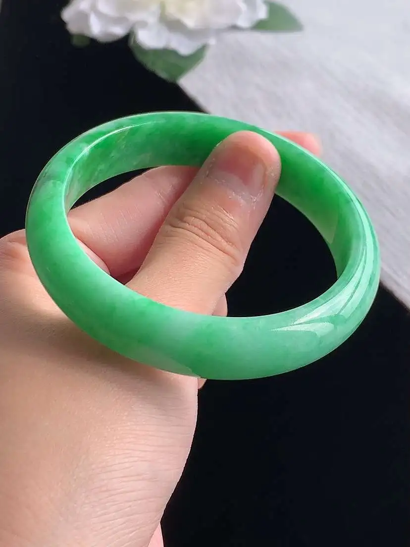 a货翡翠老坑冰种满绿正装正圈手镯56-57圈口  尺寸56.8×12.8×7mm 重量49.86g 1028